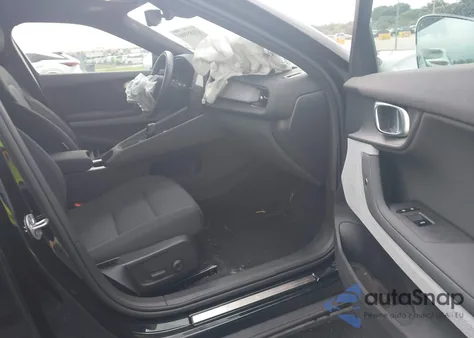 2024 Polestar 2 Long Range Dual Motor/Long Range Dual Motor Plus z USA, uszkodzony, nr VIN YSMFD3KA8RL211615